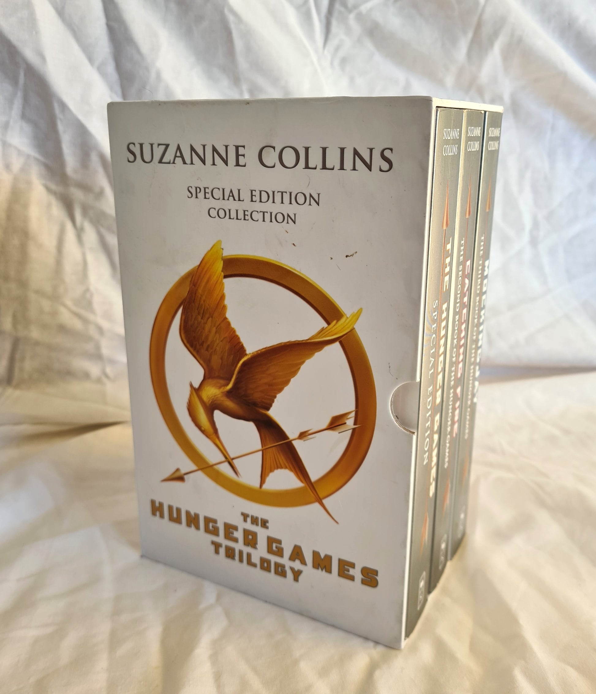 hunger games trilogy. suzanne collins: Suzanne Collins