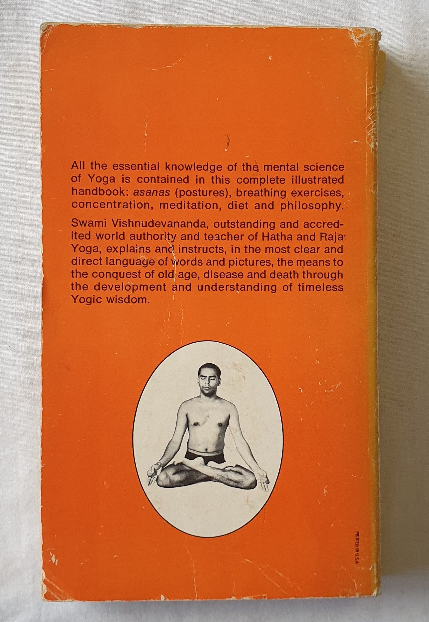 The complete illustrated store book of yoga